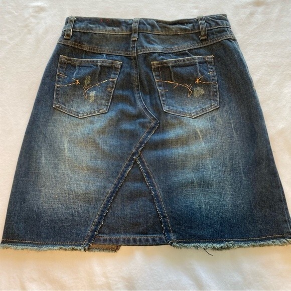Mudd  Denim Jean Skirt Dark Wash Distressed Ripped Raw Hem Mini Size S (28) - Picture 4 of 9
